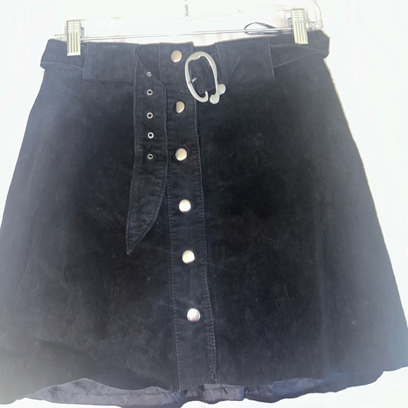 Zara suede mini skirt with silver button details and belt! - Picture 2 of 3